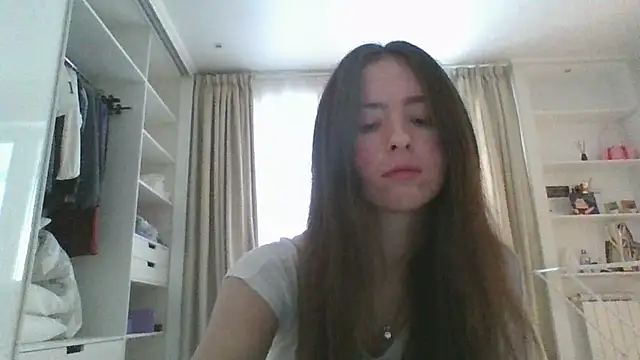 Avenyya stripchat live cam model