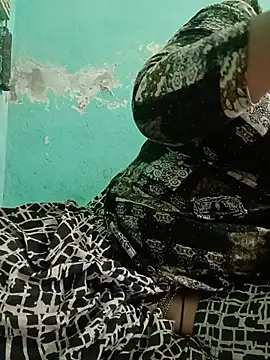 SANIYAMIRZA stripchat live cam model