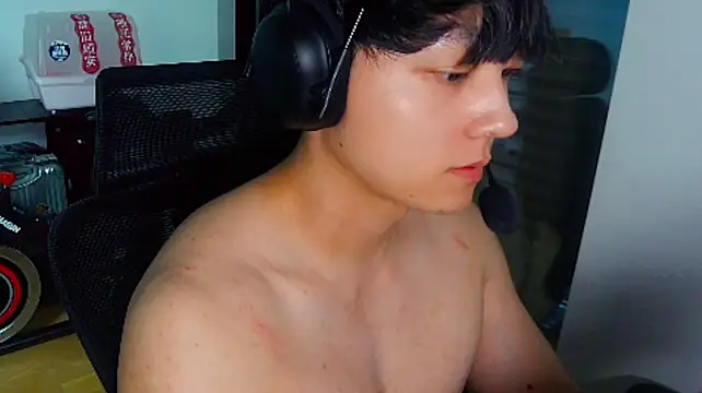 Tkcqcc stripchat live cam model