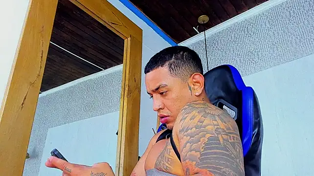 Damian09_ stripchat live cam model