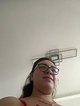 CurvyyMomy stripchat live cam model