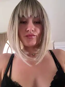 LunaFoxs stripchat live cam model