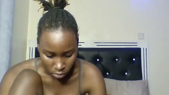 Luxelle stripchat live cam model