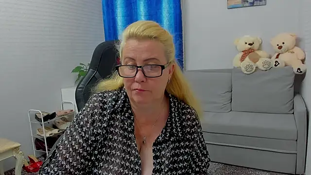 Frau_Marta stripchat live cam model