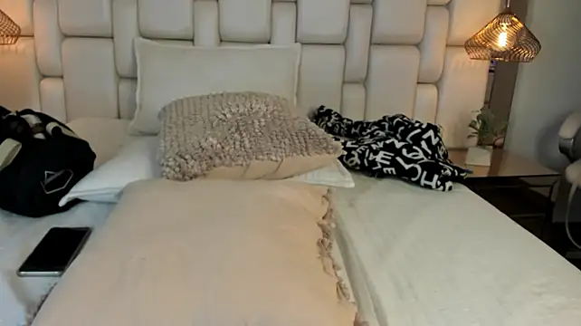AshlyBella stripchat live cam model