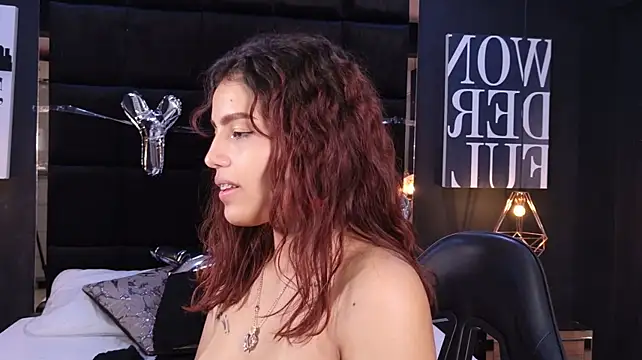 AmyyScott stripchat live cam model