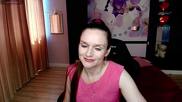 AriaGray stripchat live cam model