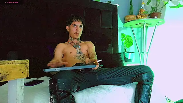 HannibalLester stripchat live cam model