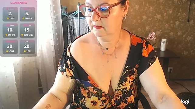 exiMIlf stripchat live cam model