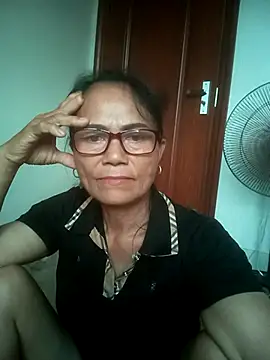 Vieekee stripchat live cam model