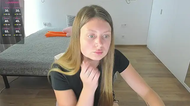 Kitkatvel stripchat live cam model