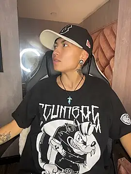 ian_mathias_ stripchat live cam model