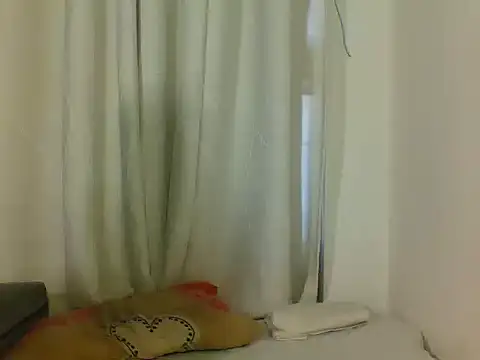 Goldy_petite stripchat live cam model