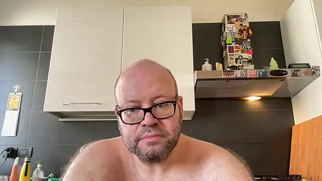 theitalianbear stripchat live cam model