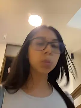 IsaSweett stripchat live cam model
