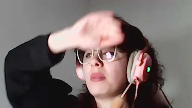 Owly_bloom stripchat live cam model