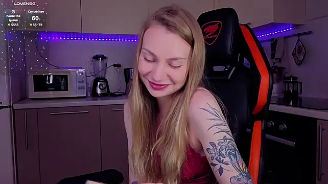 LuciaCuminos stripchat live cam model