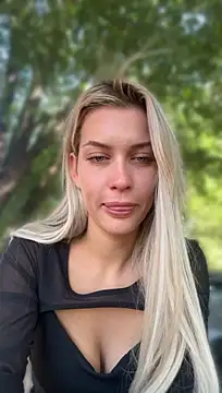 KikiWatson stripchat live cam model