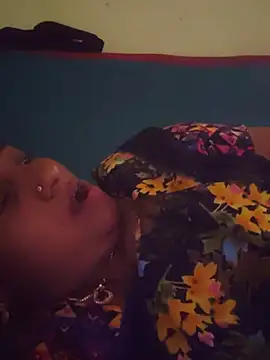 yamini1431 stripchat live cam model