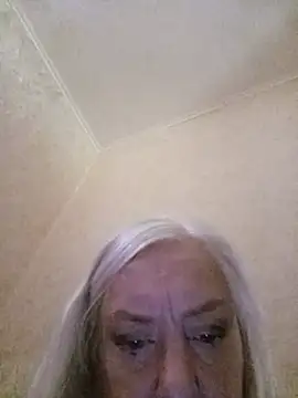 Julia20X stripchat live cam model