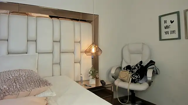 AshlyBella stripchat live cam model
