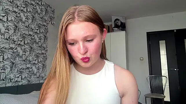 LisFris stripchat live cam model