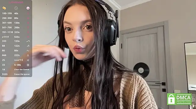 ReikoBartone stripchat live cam model