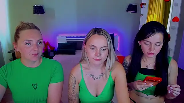 MagicEyess stripchat live cam model