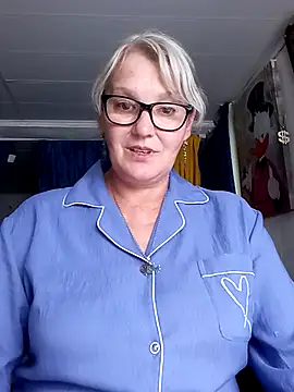 irinamaux stripchat live cam model