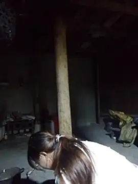 Lan-oanh stripchat live cam model