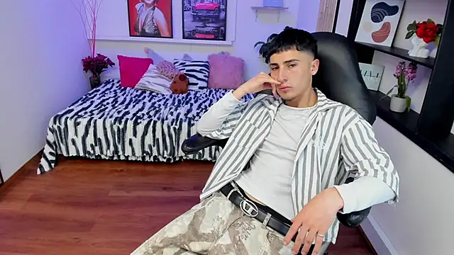 Benji23_ stripchat live cam model
