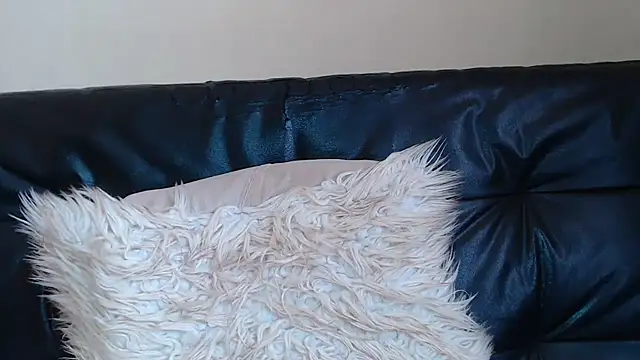 Bustypillows stripchat live cam model