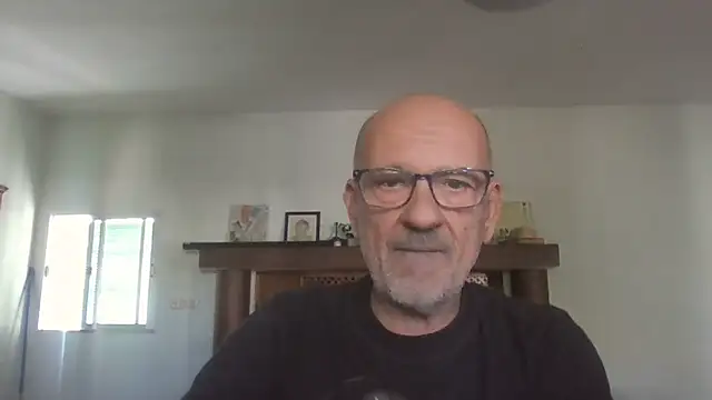 llopaco stripchat live cam model
