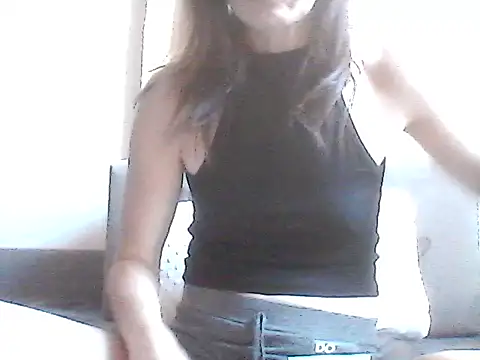 Milana38 stripchat live cam model