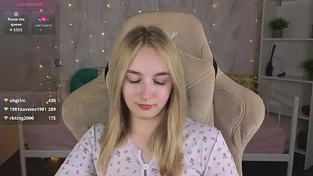 Shy_Polly stripchat live cam model