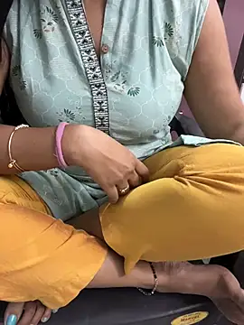 LoveJourney stripchat live cam model