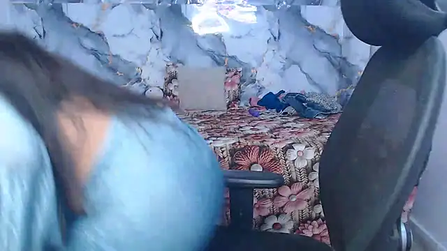 Deevisha-queen stripchat live cam model