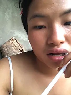 trang-vy stripchat live cam model