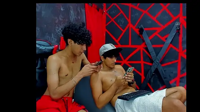 FRIENDS_LATINOS stripchat live cam model