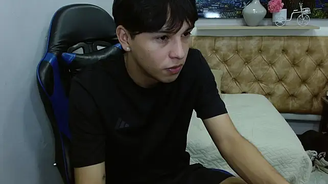 StiwenTwink stripchat live cam model