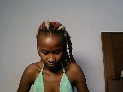 Blonde_slimy stripchat live cam model