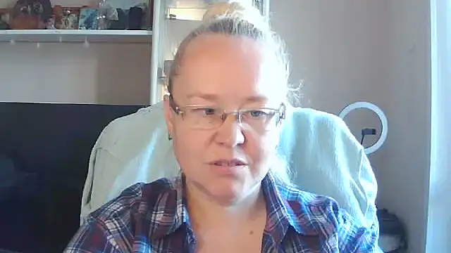 Viola27 stripchat live cam model