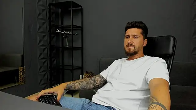 LoganStroud stripchat live cam model