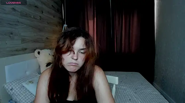 LeyaaStarr stripchat live cam model