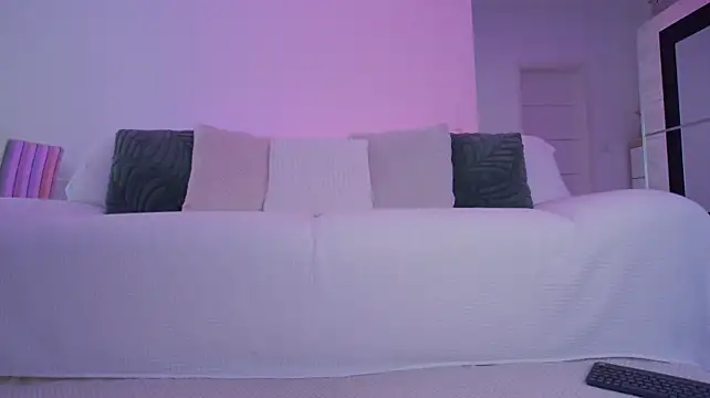 LilyRoselyn stripchat live cam model