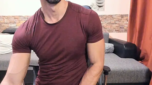 HotHunkTrainer stripchat live cam model