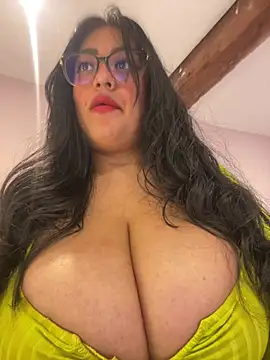 Alma- stripchat live cam model