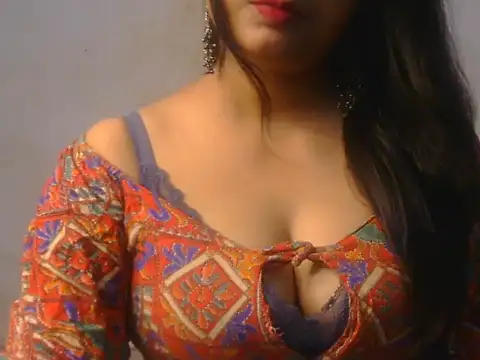 POOJA_199 stripchat live cam model
