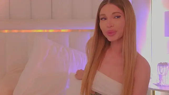 AriellaMelo stripchat live cam model