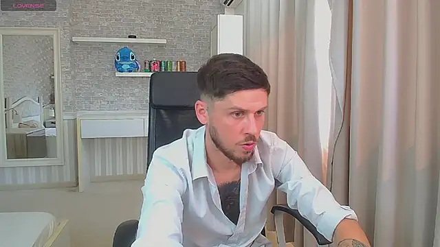 JonahShaw stripchat live cam model